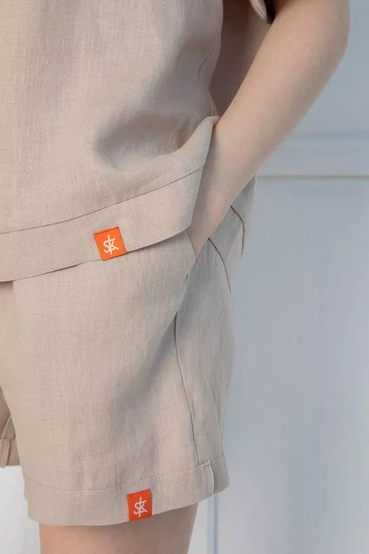 Sofa Killer kūno spalvos lininis kostiumas su šortais