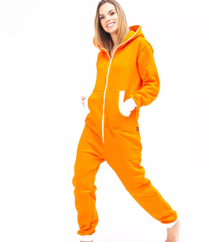 Sofa Killer oranžinis kombinezonas su baltais rankogaliais