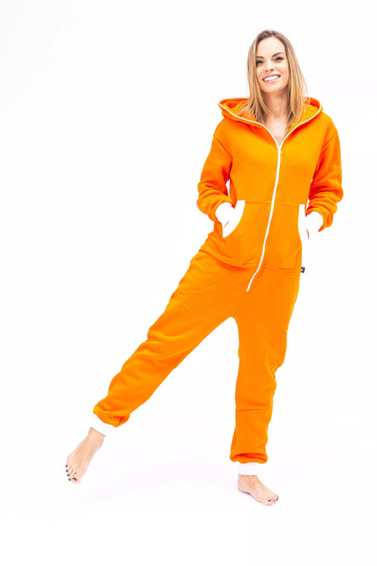 Sofa Killer oranžinis kombinezonas su baltais rankogaliais