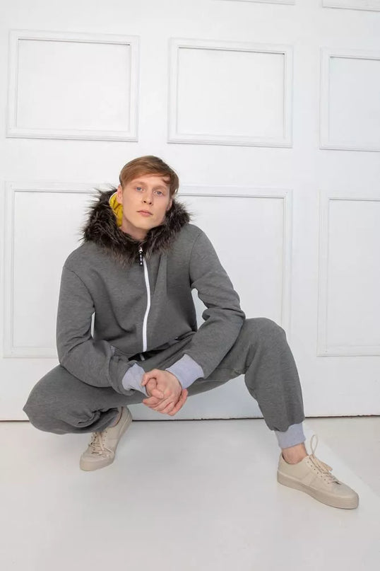 Sofa Killer pilkas kombinezonas su kailiniu kapišonu