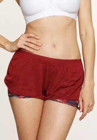 Triumph moteriški bordo spalvos laisvalaikio  šortai Triaction The Fit-ster Short 01