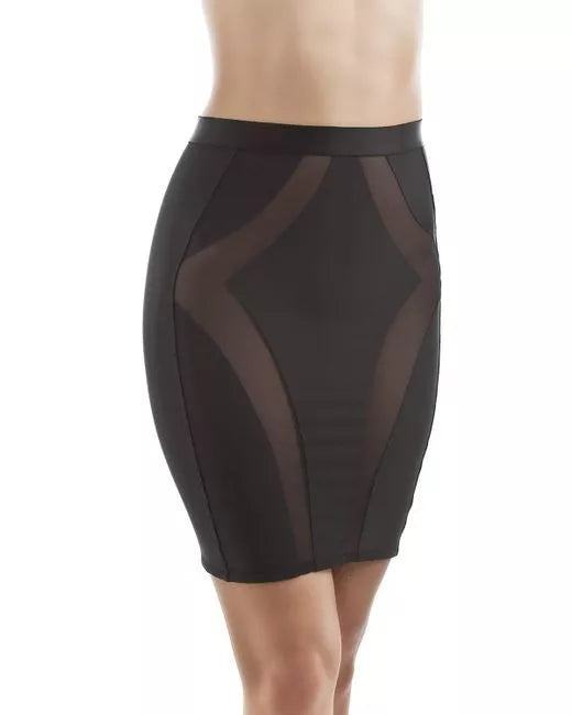Triumph 44(XXL) dydžio juodos spalvos koreguojantis  pasijonis Amazing Sensation Skirt
